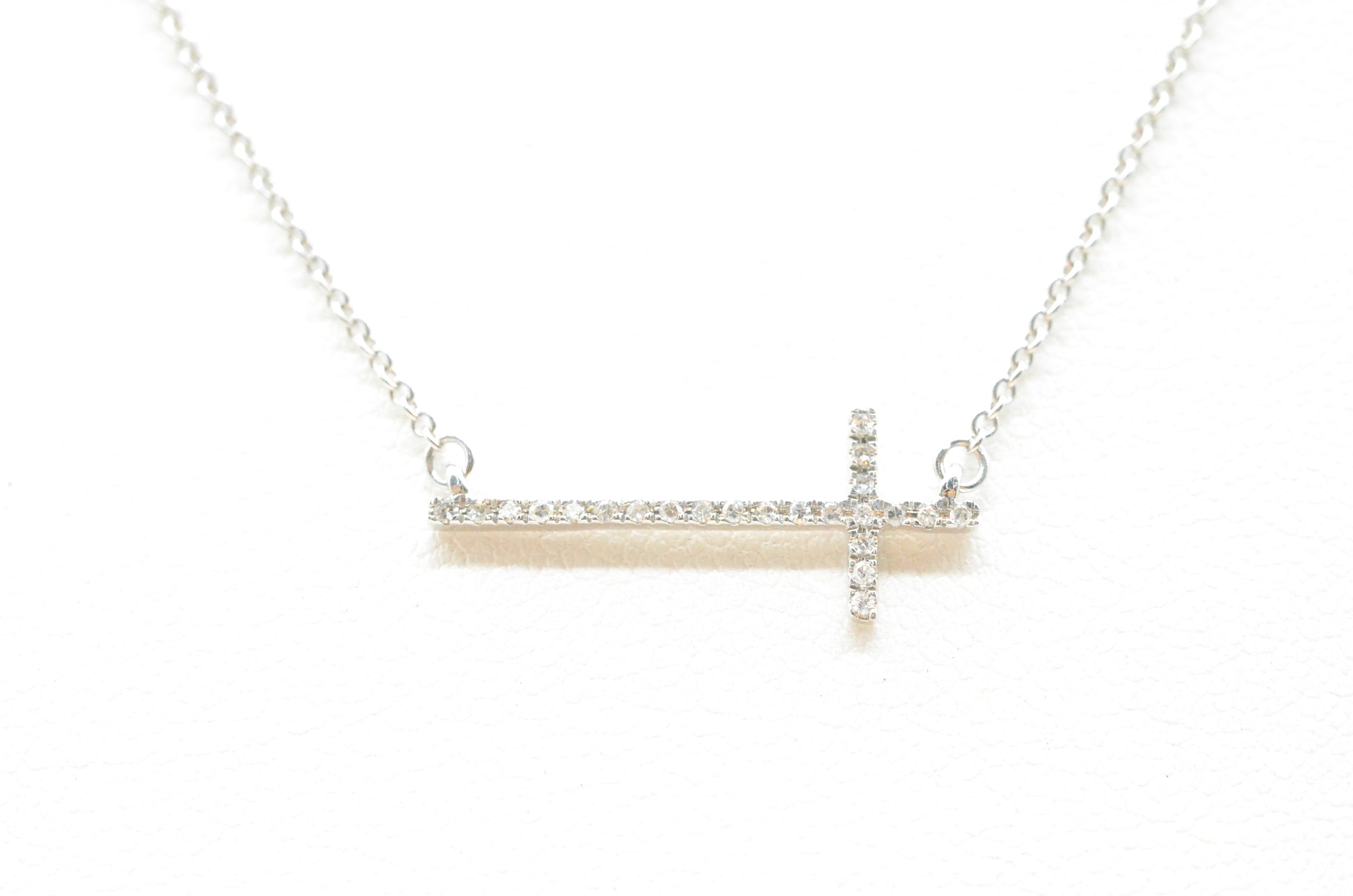 0.75" 0.05 cttw Diamond Cross w/18" Cable Chain 10K White Gold Crosses